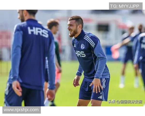 沙尔克04客场奇迹！逆转击败药厂，终结四连败纪录