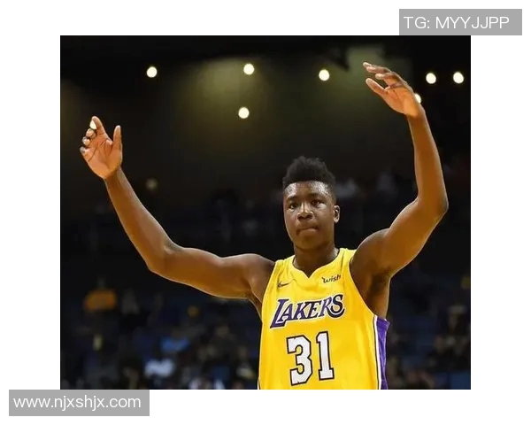 勇士队完成5笔2换1交易，强势提升内线实力