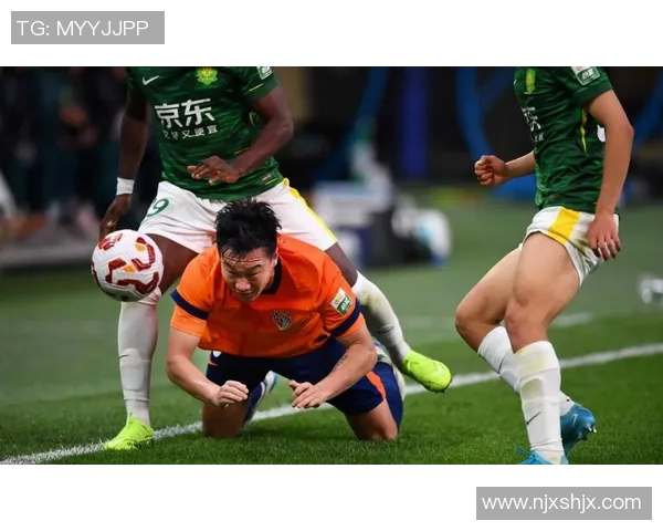 国安与浦项激烈对抗引发场内冲突球迷热议赛场暴力事件