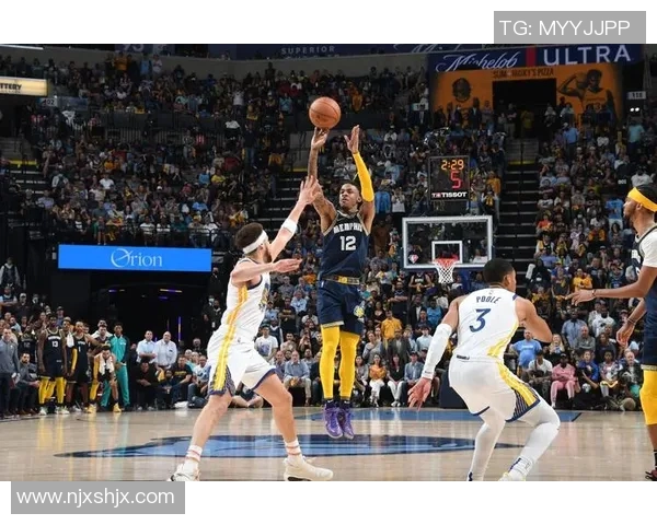 贾莫兰特的崛起之路：从天才新秀到篮球巨星的蜕变与挑战