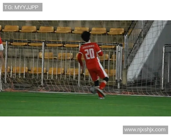 精彩纷呈的二中高二足球比赛视频直播全程回顾与精彩瞬间分享